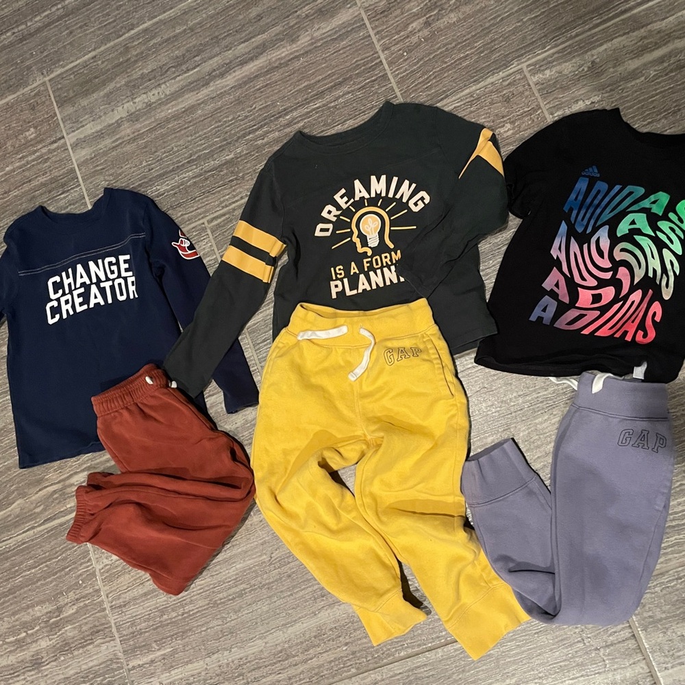 Sweatpants bundle- Gap KIDS 6 ( 1adidas T shirt)